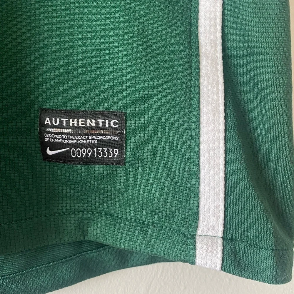 Retro‎ Nike Short sleeve shirt. Green/white. Size 12-13 years